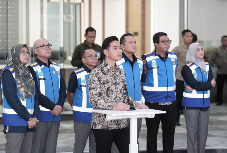 Momen Gibran Cek 'Dapur' Kendali Arus Mudik Nyepi dan Lebaran 2026 di JMTC Bekasi