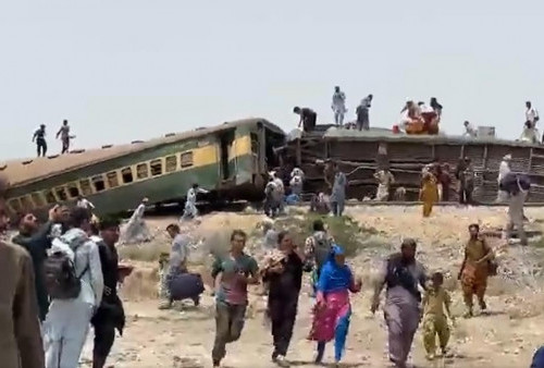Sedikitnya 25 Korban Tewas, 80 Luka-luka Pasca Kecelakaan Kereta Tergelincir di Pakistan Selatan