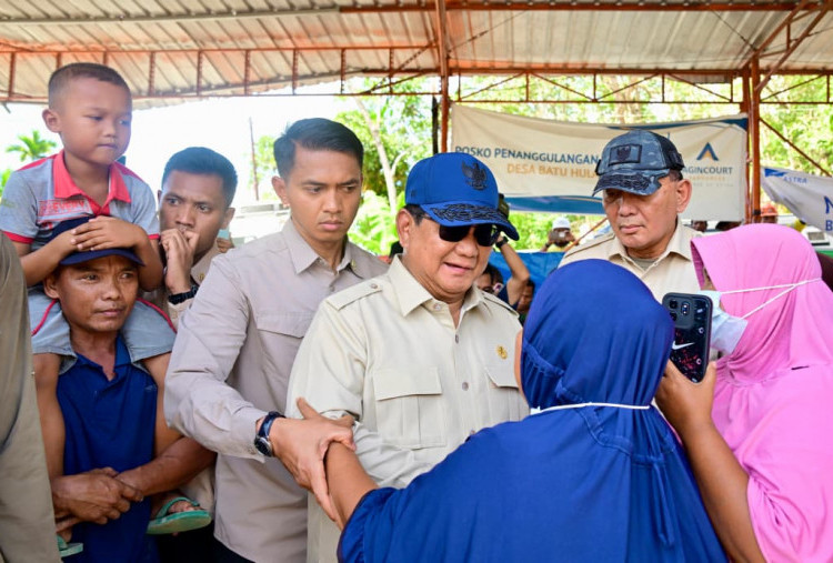 Tahun Baru di Tapanuli Selatan, Prabowo Nikmati Malam Bersama Warga Terdampak Bencana