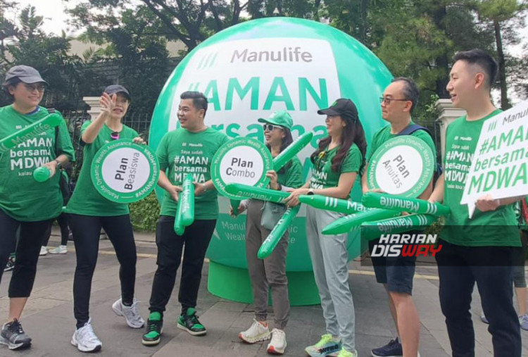 Kiri ke kanan:
Caroline Utomo, Chief Operations Officer Manulife Indonesia; Shierly Ge, Chief Marketing Officer Manulife Indonesia; William Satriadi Soetrisno, GM Agency Manulife Indonesia; Linawati Widjaja, Head of Operations Transformation & Innovation Manulife Indonesia; Phung Magdalena, Chief Health Proposition Manulife Indonesia; Kuan Ho Tan, Chief Product & In Force Management Manulife Indonesia; dan Leonardi Tjokro, Deputy Chief Product & In Force Management Manulife Indonesia.