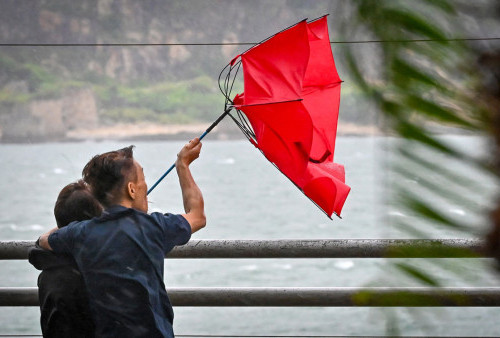 Badai Super Saola Ancam Hong Kong-Tiongkok