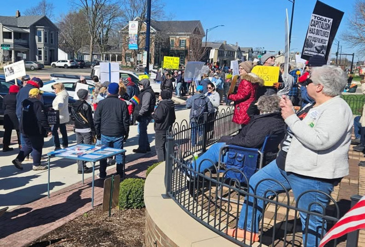 Warga Lansia di Ohio Ikut Turun Aksi 'No Kings' Tolak Kebijakan Donald Trump: Ini Mengerikan Buat Cucuku!