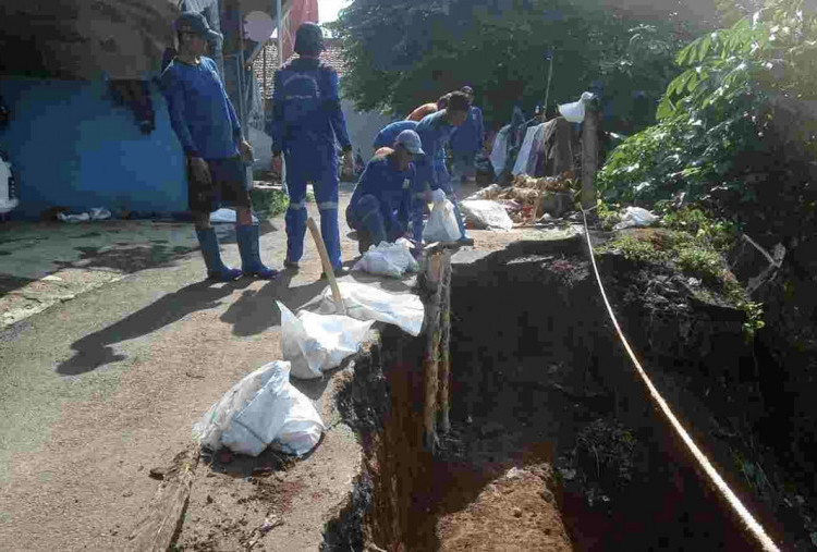 Lokasi 8 Tanggul Jebol di Jaksel Jebol, SDA Jakarta Selatan: 5 Roboh, 3 Longsor