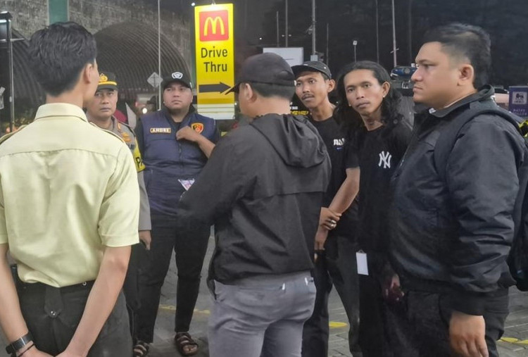 Polisi Tangkap Dua Preman Pengeroyok Satpam Supermarket di Pamulang