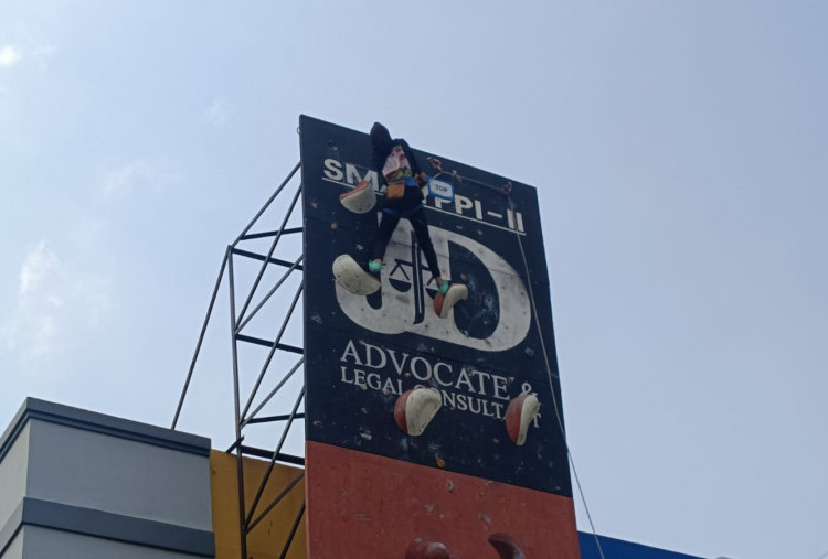 Mental Juara! Siswi SMPN 2 Surabaya Taklukkan Jalur Sulit di Final JD Lead Climbing Cup 2026