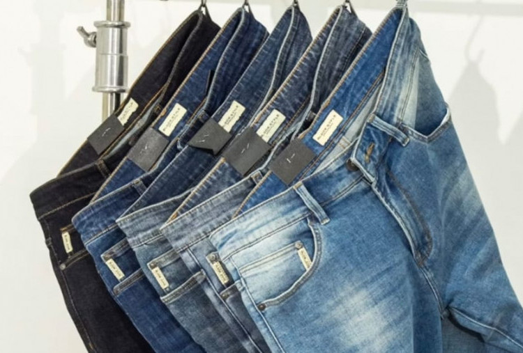 Ini 7 Tips Mencuci Celana Jeans Agar Warna Tak Cepat Pudar