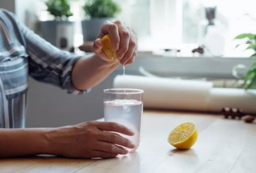 Buktikan Manfaat Minum Air Lemon di Pagi Hari, Benarkah Efektif Turunkan Berat Badan?