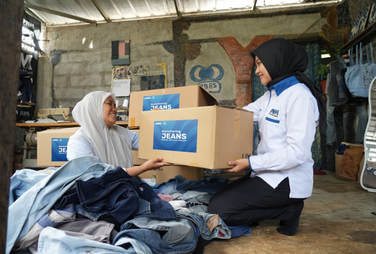 Enaknya Jadi Nasabah PNM, Jeans Decluttering Disulap Jadi Fashion Keren!
