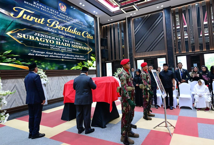 Presiden Prabowo Beri Penghormatan Terakhir kepada Almarhum Subagyo H. S. di Mabesad