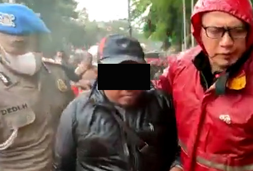 Geger! Pelaku Diduga Pembakar Kantor Wali Kantor Bandung 'Digiring', Isu Sabotase Mencuat?