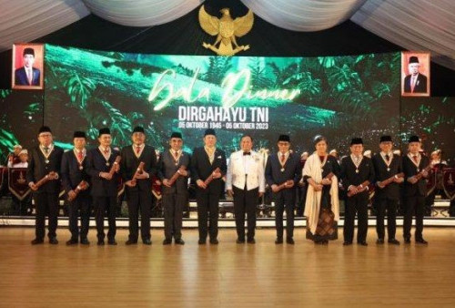 Menhan Prabowo Beri Penghargaan Dharma Pertahanan Utama Kepada Bamsoet dan 10 Tokoh Lainnya