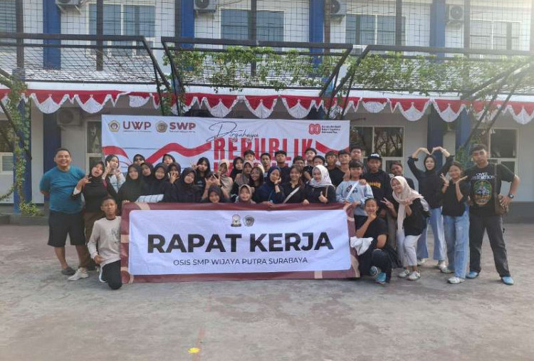 Raker OSIS SMP Wijaya Putra: Belajar Jadi Direktur Sejak Bangku SMP