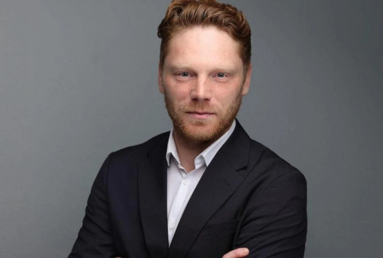 Scott Rose-Marsh Jalani Screen Test James Bond, Kandidat Pertama Berambut Merah  