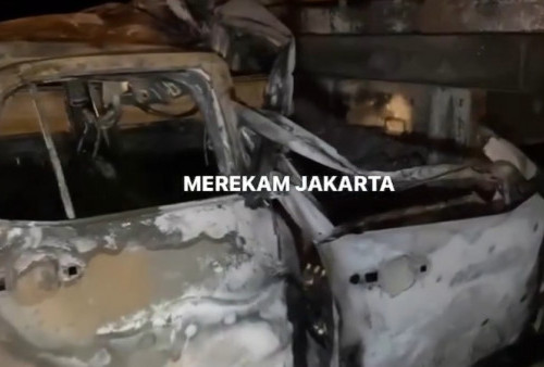 Tabrak Belakang Truk di Jakut, Minibus Terbakar, Pengemudi Tewas