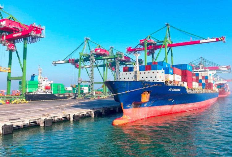 Melejit 13,3 Persen, Arus Peti Kemas Terminal Teluk Lamong Sentuh 1,47 Juta TEUs
