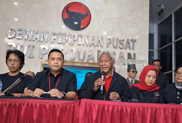 Jokowi Ritual Injak Kepala Kerbau Jadi Sorotan, Petinggi 'Partai Banteng' Tidak Tersinggung?