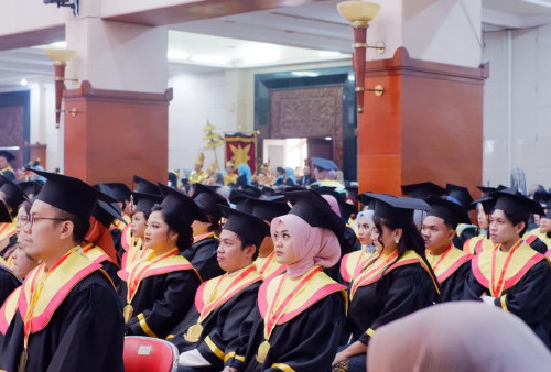 UWKS Luluskan 484 Wisudawan, Rektor Minta Teladani Raja Majapahit Raden Wijaya