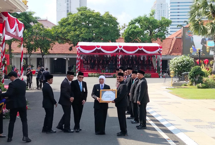 Di Momentum Harkitnas, Khofifah Tegaskan Pentingnya Literasi Digital Bagi Generasi Muda 