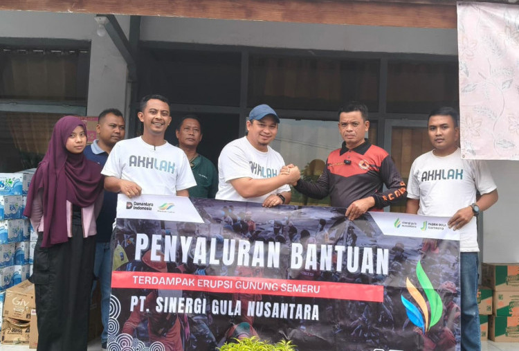 SGN Salurkan Bantuan untuk Warga Terdampak Erupsi Semeru