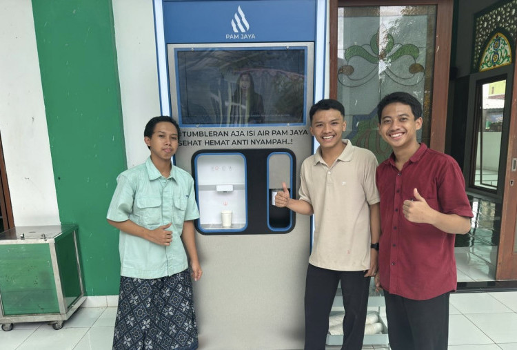 Cuaca Jakarta Panas Ekstrem, PAM Jaya Serahkan 100 Unit Water Purifier di Rumah Ibadah hingga Sekolah 