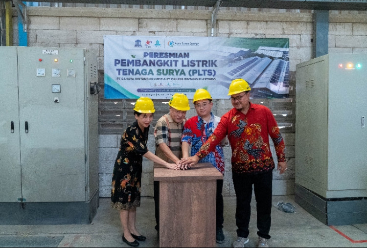Gapai Industri Hijau, Pabrik Olympic Group di Lamongan Resmi Operasikan PLTS 1,6 MW