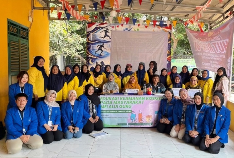 Mahasiswa Farmasi Universitas Esa Unggul Edukasi Warga Rawa Buaya Cerdas Memilih Kosmetik Aman