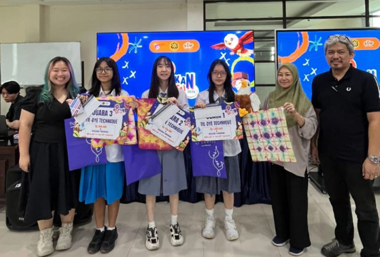 Pekan Desain ISTTS Jadi Ajang Kreativitas Anak Muda, Kreasikan Tie Dye dengan Ide dan Tangan Sendiri