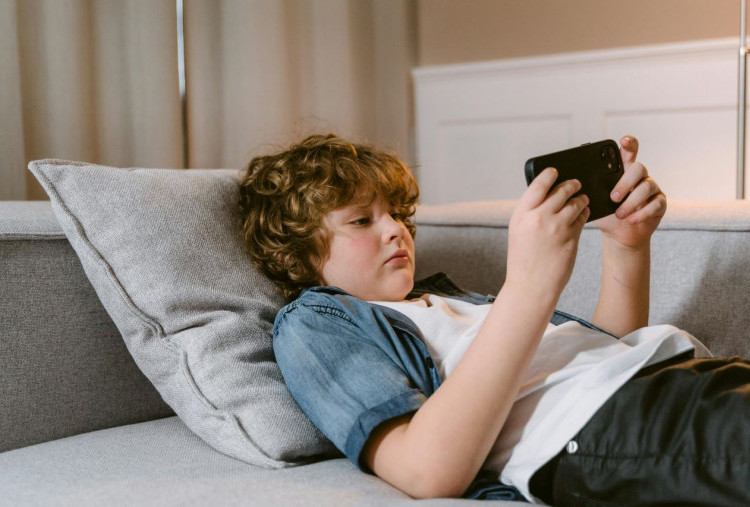 7 Cara Mengurangi Kecanduan Medsos Pada Remaja