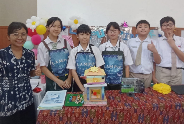 Gelar Karya Eksplorasi Sains, Siswa SDK Santa Maria Surabaya Unjuk Gigi Rancang Lampu Pintar