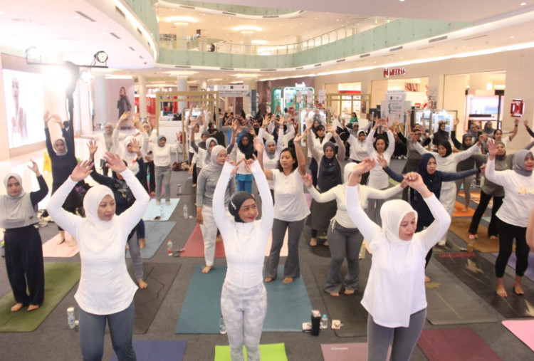Yoga Inside Flow Buka Hari Kedua Surabaya Tourism Award (STA) 2026 di Ciputra World Mall 