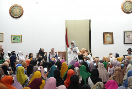 Di Ternate, Fery Farhati dan Mutiara Annisa Hadiri Majelis Taklim Abu Bakar bin Hasan Al-Attas Az Zabidi
