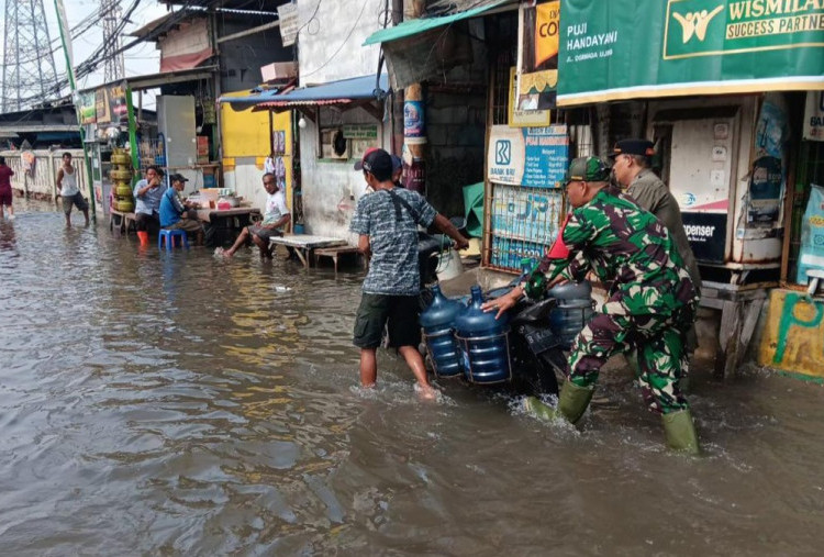 Banjir Rob di Muara Angke Berangsur Surut, 3 RT Masih Tergenang