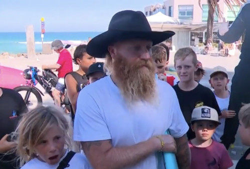 Gokil! Surfing 40 Jam Non Stop, Peselancar Australia Ini Pecahkan Rekor Dunia, 700 Ombak Dia Atasi