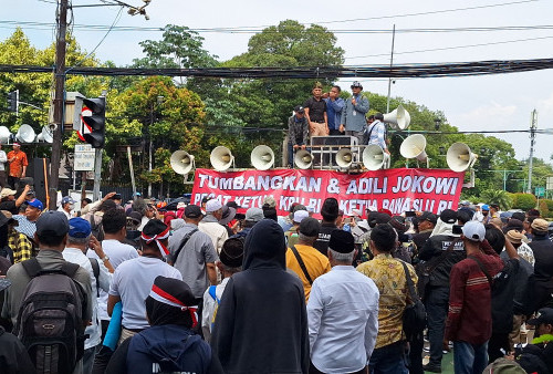 Massa Demo Tolak Pemilu Curang Berdatangan di Depan KPU