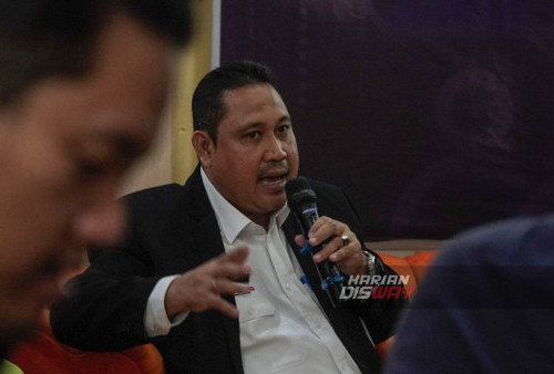 Satriyo Bintoro Senior Executive Vice President (SEVC) Transformastion Management PT PAL Indonesia menyebut, untuk membangun satu kapal 150 meter saja kita bisa menyerap 2.000 tenaga kerja baru. Serapan tenaga kerja itu meliputi bidang pengelasan kapal, tukang cat kapal, ahli listrik, produksi persenjataan kapal, hingga desain interior kapal. (Julian Romadhon/Harian Disway)
