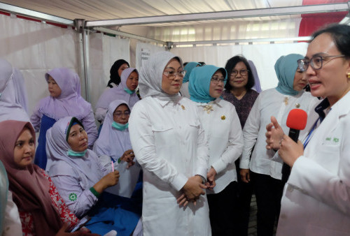 Kementerian Tenaga Kerja RI, OASE Kabinet Indonesia Maju dan PT Indofood CBP Sukses Makmur Tbk menyelenggarakan pemeriksaan IVA (Inspeksi Visual Asam Asetat) yang diikuti oleh karyawati dan istri karyawan Indofood CBP di Bekasi (19/6/2024).
