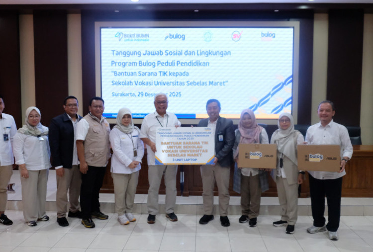 BULOG Peduli Pendidikan Perkuat Sarana TIK di Sekolah Vokasi UNS