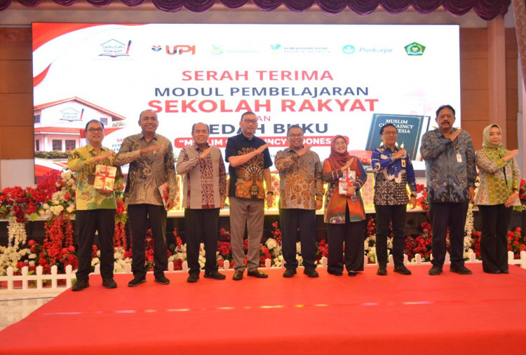 UPI Serahkan 1.018 Modul Pembelajaran Sekolah Rakyat ke Kemensos