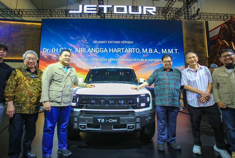  Airlangga Hartarto Sambangi Langsung JETOUR T2 di GIIAS 2026, SUV Tangguh Jadi Kendaraan Resmi KTT G20 Afrika