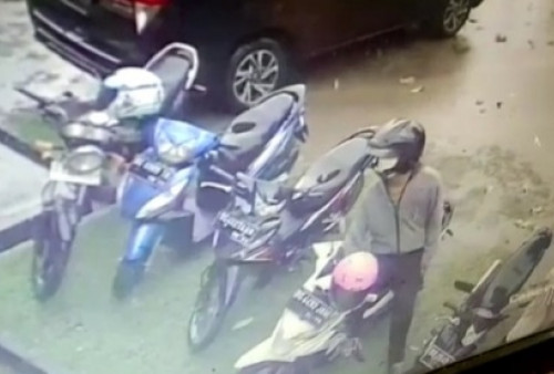 Video Tunjukkan Pelaku Hanya Butuh 10 Detik Curi Sepeda Motor