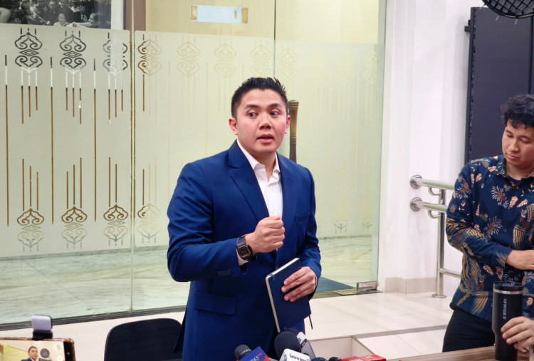 Siapa Bilang Indonesia Chaos? Seskab Teddy Klaim Situasi Terkendali