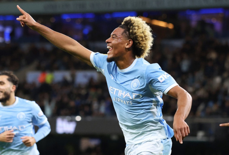 Usia 17 Tahun, Floyd Samba Langsung Cetak Brace di Debut Man City