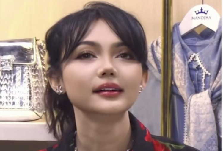 Heboh Rina Nose Disebut Lakukan Oplas Hidung dan Kelopak Mata, Wajahnya Bikin Pangling