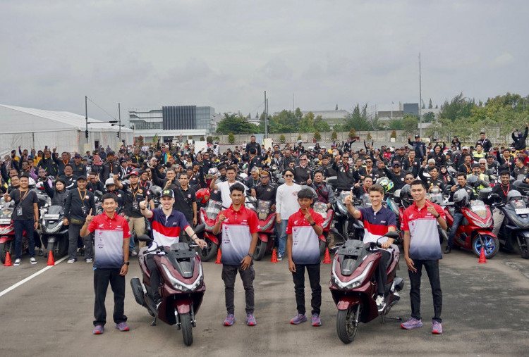 Duo Pembalap Honda MotoGP Sapa Ratusan Komunitas PCX