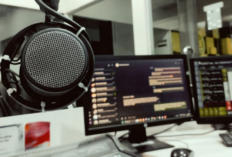Hari Radio Republik Indonesia: Relevansi Radio di Telinga Anak Muda