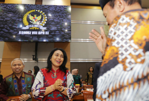 Menteri Pemberdayaan Perempuan dan Perlindungan Anak Bintang Puspayoga saat Rapat Kerja Komisi VIII DPR RI  dengan agenda Pembahasan penyesuaian rencana kerja dan anggaran (RKA) sesuai hasil pembahasan Badan Anggaran, Kamis (14/9/2023). (Raka Denny/Harian Disway)