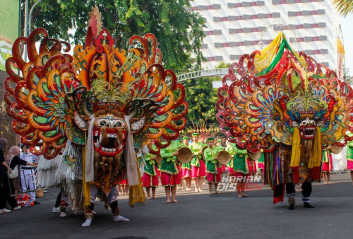 Dalam Upacara Hari Jadi Jawa Timur ke-78 pada 12 Oktober 2023 di Gedung Negara Grahadi, Surabaya hadir juga Barong Prejeng asal Banyuwangi. Upacara Hari Ulang Tahun (HUT) ke-78 Provinsi Jawa Timur terdapat pertunjukan menarik diantaranya, Drum Corp SMAN 2 Taruna Bhayangkara Banyuwangi serta beberapa pertunjukan tarian kolosal bertajuk Jatim Harmoni. Tarian ini menggabungkan sejumlah tarian khas Jawa Timur. Kemudian setelah upacara ditutup dengan kolaborasi seni suara dari grup paduan suara berprestasi di Jawa Timur. (Muchamad Ma'ruf Zaky/Harian Disway) 
