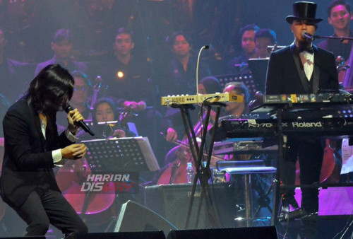 Dewa 19 memadukan lagu-lagunya dengan orkestra yang bertakjuk A Night At The Orchestra berhasil menghipnotis para Baladewa dalam pertunjukannya.