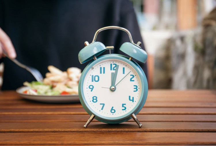 Mengenal Intermittent Fasting: Pola Jam Makan dan Manfaatnya untuk Mengusir Lemak Perut