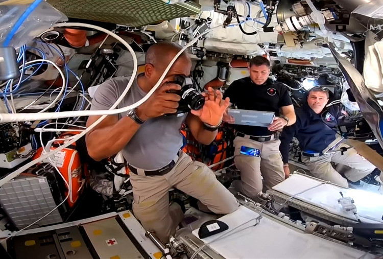 Astronot Artemis Terbang Mendekati Bulan, Siap Pecahkan Rekor Jarak Terjauh Manusia Meninggalkan Bumi